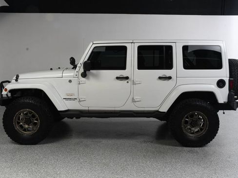Used 2014 Jeep Wrangler Unlimited Sahara AWD/4WD image 6