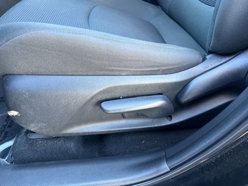 Used 2022 Toyota RAV4 LE image 25