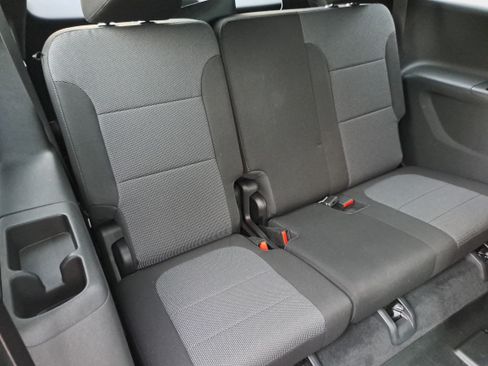 Used 2022 Chevrolet Traverse LT FWD image 12