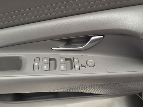 Used 2021 Hyundai Elantra SEL FWD image 24