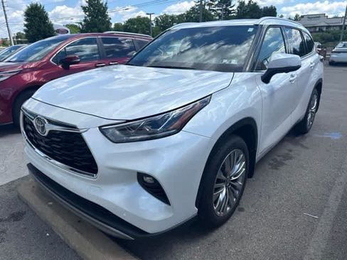 Used 2026 Toyota Highlander Platinum AWD/4WD image 1