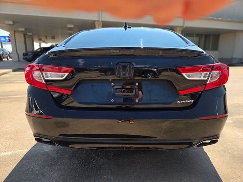 Used 2018 Honda Accord Sport image 6
