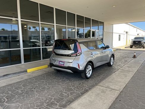 Used 2025 Kia Soul LX w/ LX Technology Package image 6