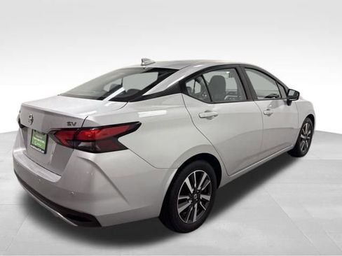 Used 2022 Nissan Versa SV image 7