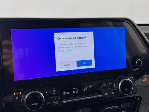 Certified 2024 Toyota Highlander XLE image 11