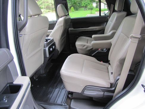 Used 2021 Ford Expedition XLT RWD image 15