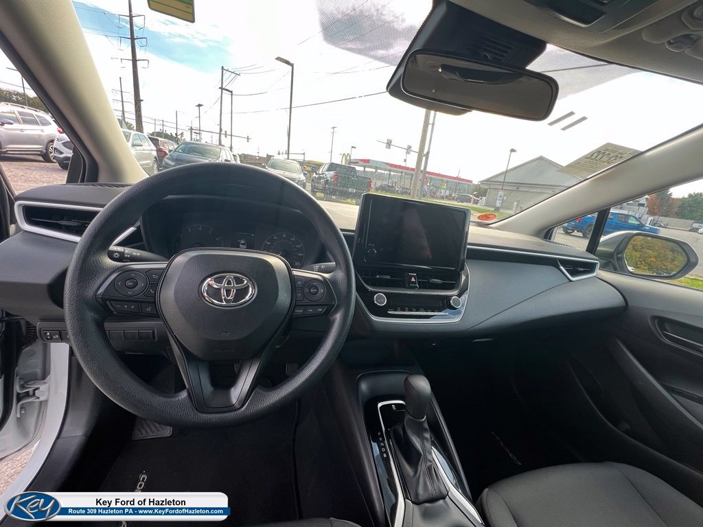 Used 2025 Toyota Corolla LE FWD image 16