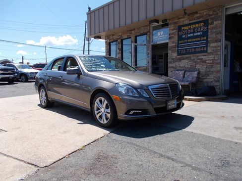 Used 2010 Mercedes-Benz E 350 4MATIC Sedan image 1