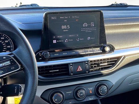 Used 2022 Kia Forte LXS w/ LXS Technology Package image 6