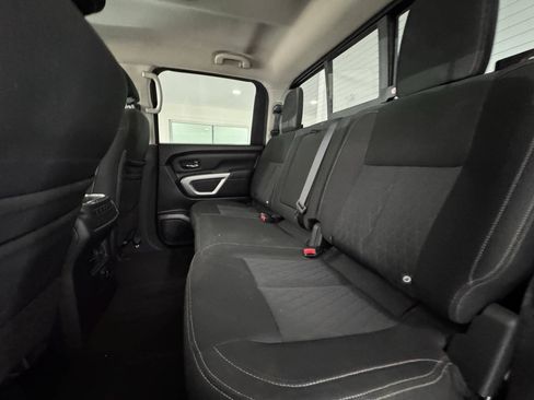 Used 2018 Nissan Titan SV w/ SV Convenience Package AWD/4WD image 19