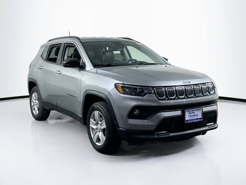 Used 2022 Jeep Compass Latitude w/ Convenience Group AWD/4WD image 3