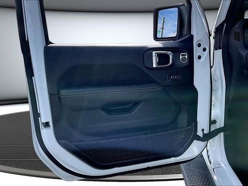 Used 2023 Jeep Wrangler Unlimited Sahara image 20