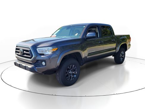 Certified 2021 Toyota Tacoma SR5 image 3