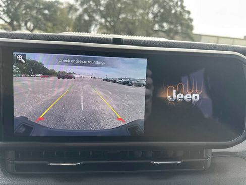 Used 2024 Jeep Gladiator Sport image 18