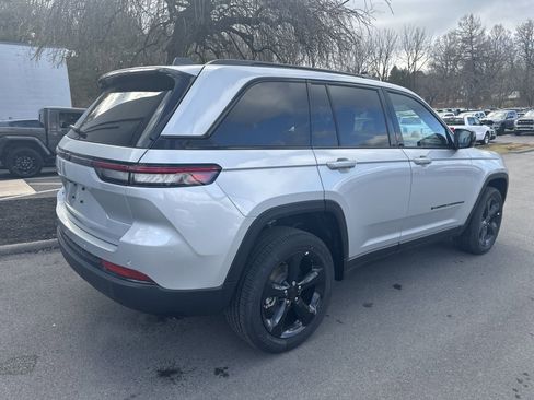 New 2025 Jeep Grand Cherokee Altitude image 3