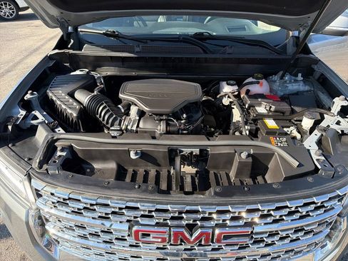 Used 2023 GMC Acadia Denali w/ Denali Ultimate Package AWD/4WD image 26