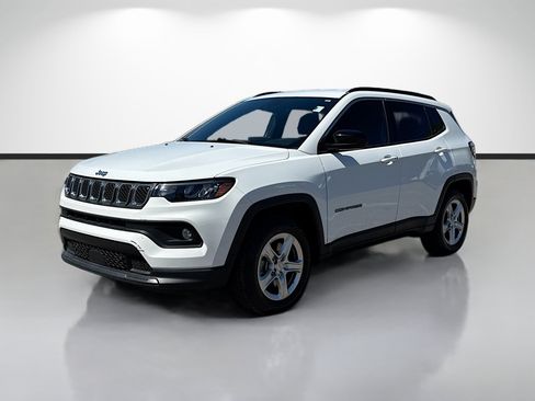 Used 2023 Jeep Compass Latitude AWD/4WD image 7