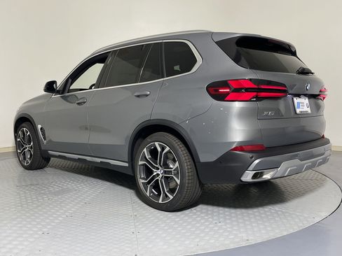 Used 2026 BMW X5 sDrive40i w/ Executive Package RWD image 3