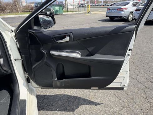 Used 2012 Toyota Camry SE image 12