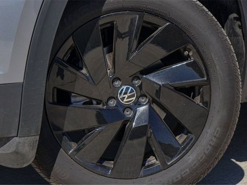 New 2024 Volkswagen Atlas SE image 2