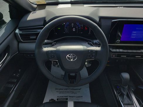 Used 2026 Toyota Camry SE image 18