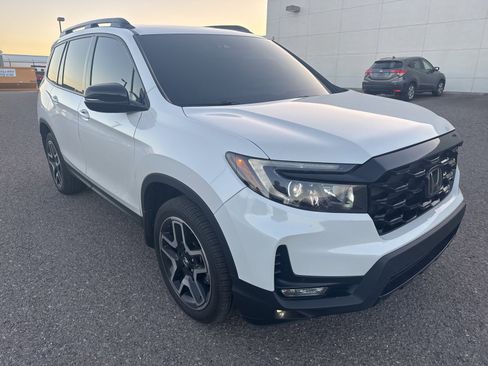 Used 2023 Honda Passport Elite image 3