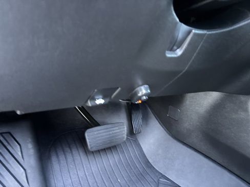 Used 2024 Chevrolet Silverado 2500 LTZ w/ LTZ Convenience Package image 31