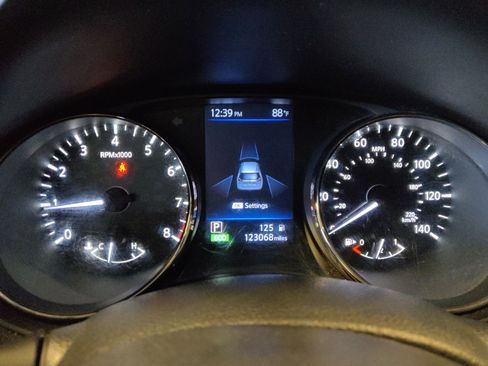 Used 2019 Nissan Rogue SV AWD/4WD image 23
