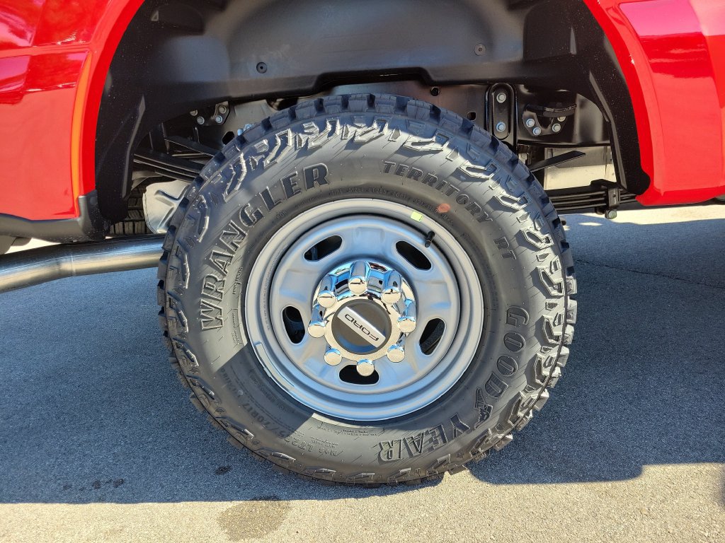 New 2027 Ford F350 XL w/ XL Off-Road 33" Tire Package AWD/4WD image 5