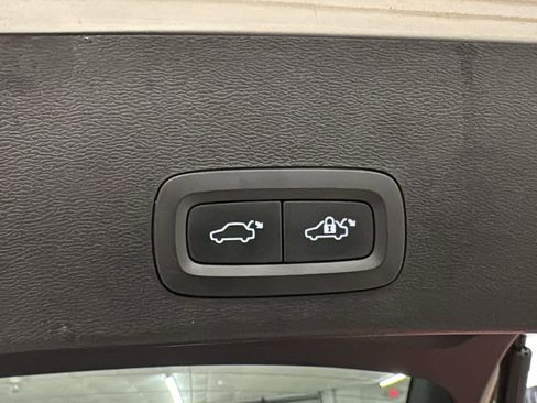 Certified 2023 Volvo XC40 B5 Plus w/ Climate Package image 31