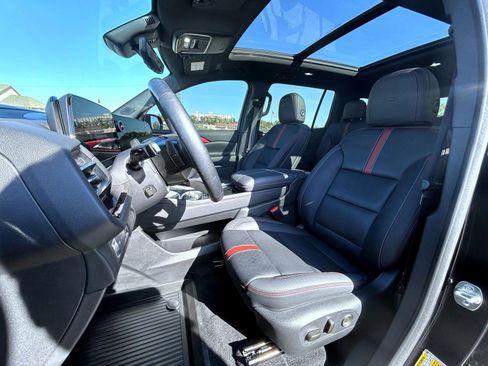 Used 2025 Chevrolet Traverse RS w/ LPO, Floor Liner Package image 10