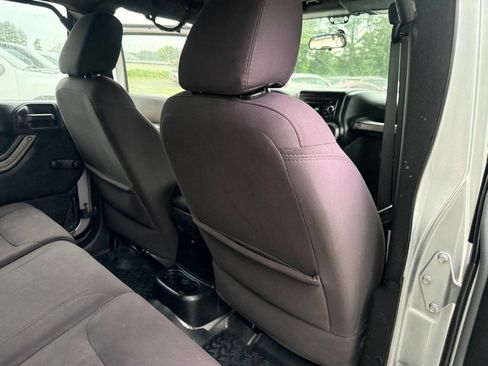 Used 2015 Jeep Wrangler Unlimited Sport w/ Connectivity Group AWD/4WD image 23