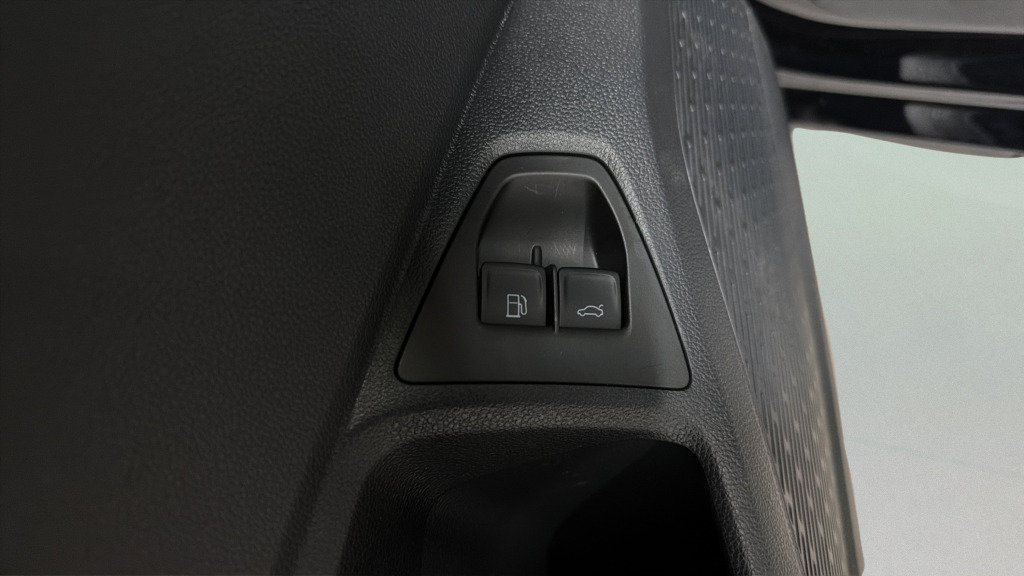 Certified 2023 Volkswagen Jetta SE w/ Panoramic Sunroof Package FWD image 17