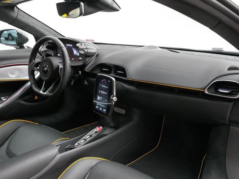 Used 2023 McLaren Artura image 26