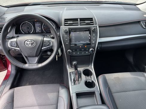 Used 2017 Toyota Camry SE w/ Moonroof Package FWD image 15