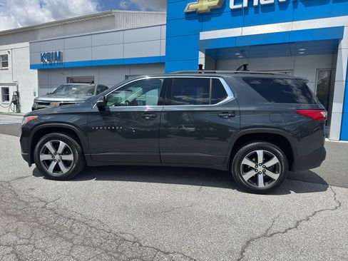 Used 2021 Chevrolet Traverse LT w/ LT Premium Package AWD/4WD image 9