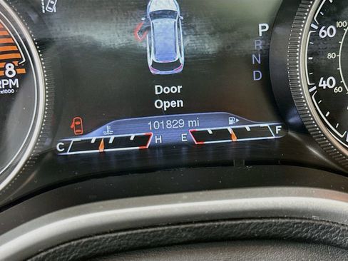 Used 2017 Jeep Cherokee Trailhawk AWD/4WD image 12