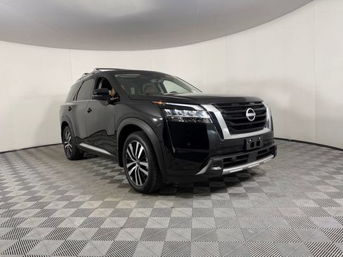 Used 2024 Nissan Pathfinder Platinum w/ Cargo Package FWD image 3