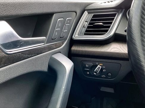 Used 2019 Audi Q5 2.0T Premium Plus w/ Premium Plus Package image 34