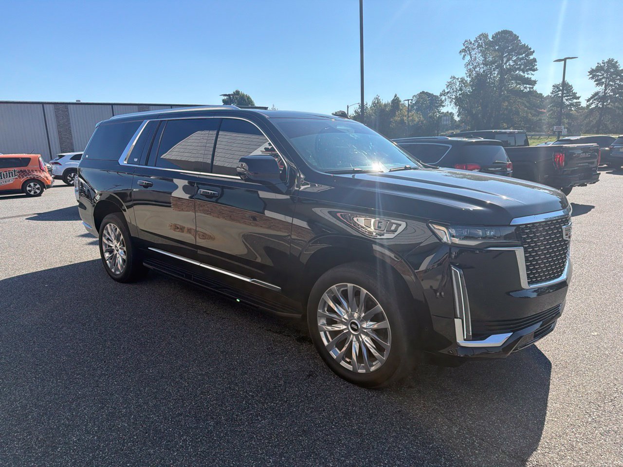 Used 2024 Cadillac Escalade ESV Premium Luxury AWD/4WD image 11