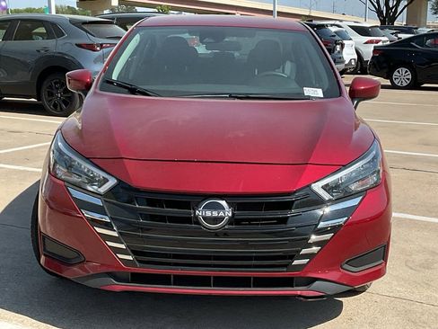 Used 2025 Nissan Versa SV image 3