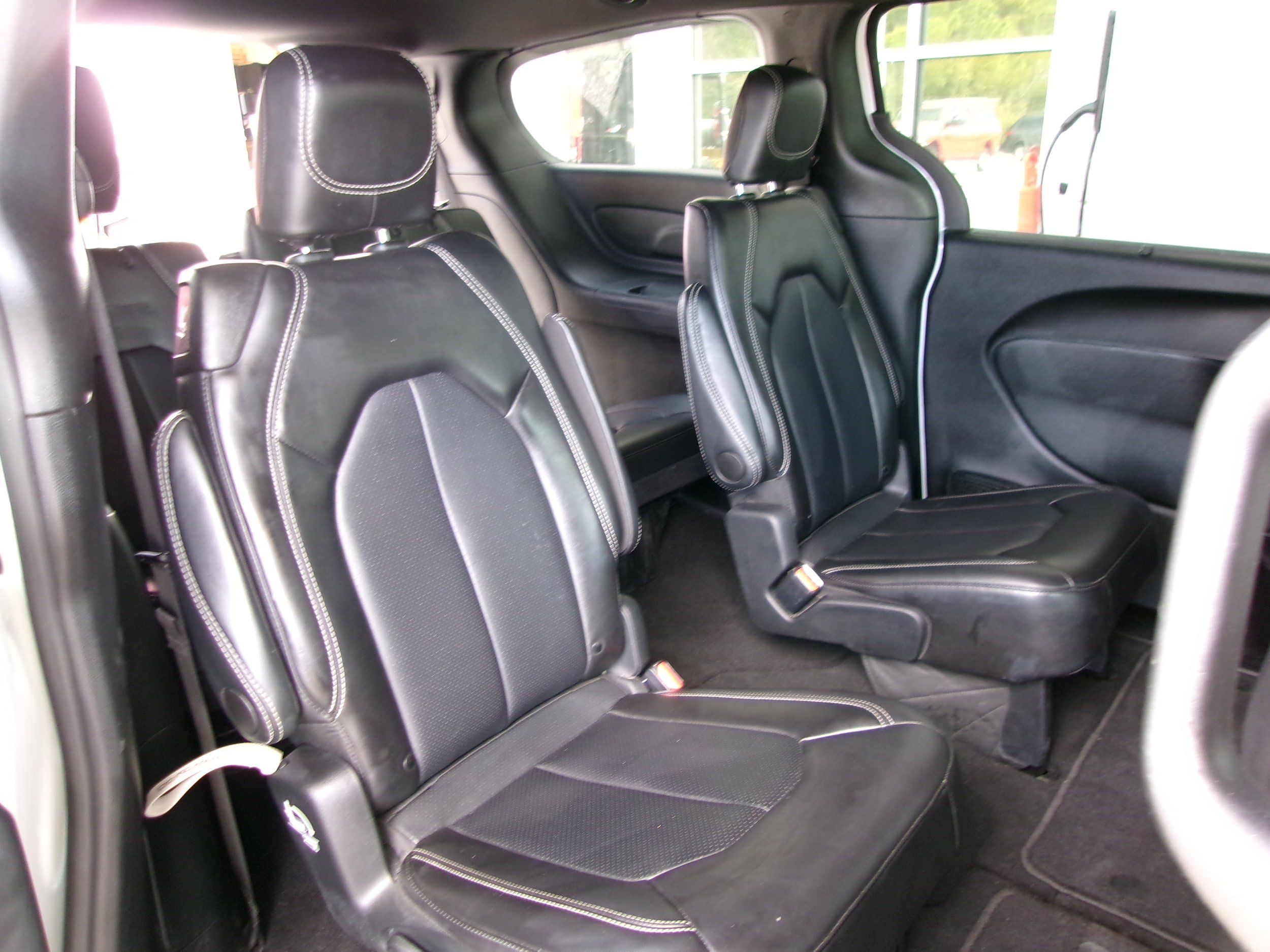 Used 2025 Chrysler Pacifica Select FWD image 17