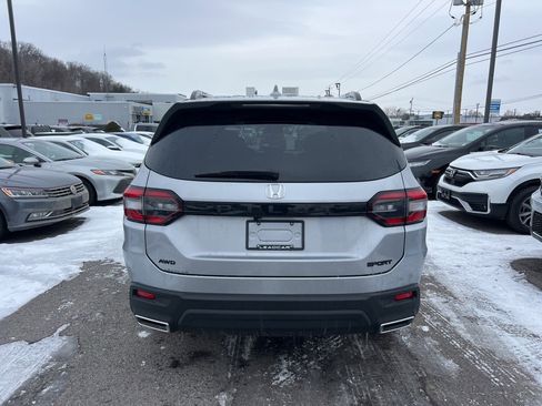 Certified 2025 Honda Pilot Sport image 4