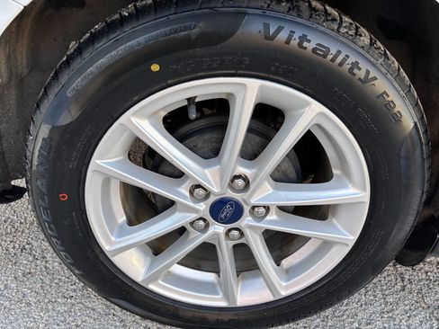 Used 2018 Ford Focus SE image 32