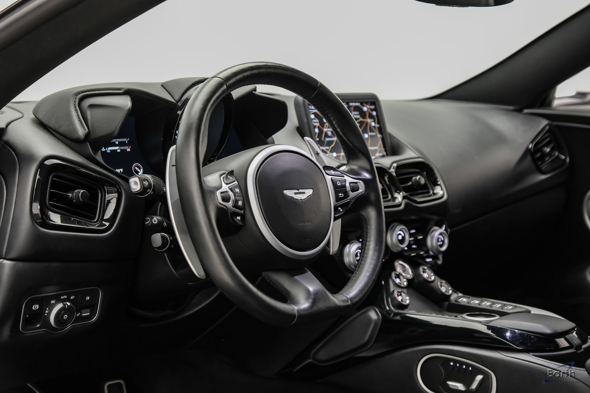 Used 2022 Aston Martin V8 Vantage Coupe RWD image 46