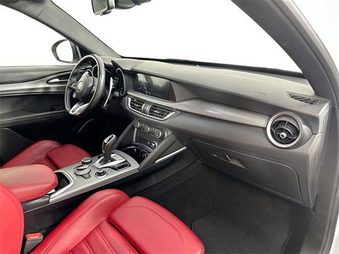 Used 2022 Alfa Romeo Stelvio Veloce image 30