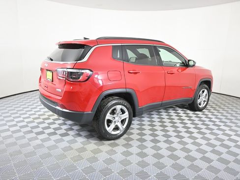 Used 2024 Jeep Compass Latitude image 6