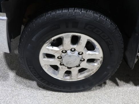 Used 2011 Chevrolet Silverado 2500 LT w/ Interior Plus Package image 9