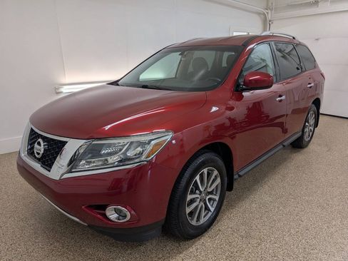 Used 2013 Nissan Pathfinder SV AWD/4WD image 2