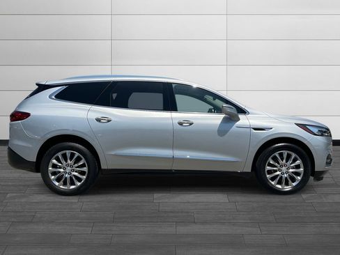 Used 2018 Buick Enclave Premium w/ Experience Buick Package FWD image 2